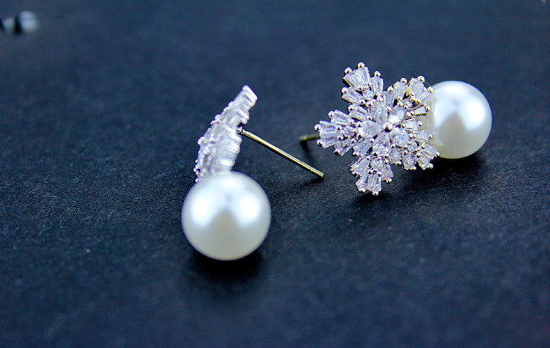 BoldlyBeautiful - Elegant Snow Pearl Earrings