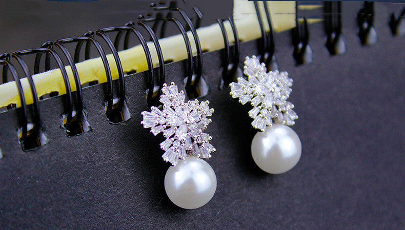 BoldlyBeautiful - Elegant Snow Pearl Earrings