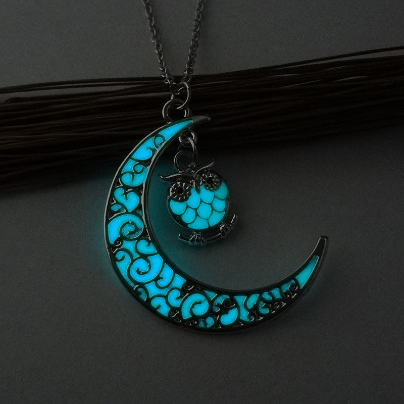 BoldlyBeautiful - Glowing Pendant Necklace with Silver Plated Chain