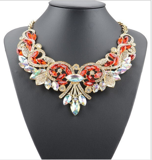 BoldlyBeautiful - Diamond Alloy Flower Necklace For Women