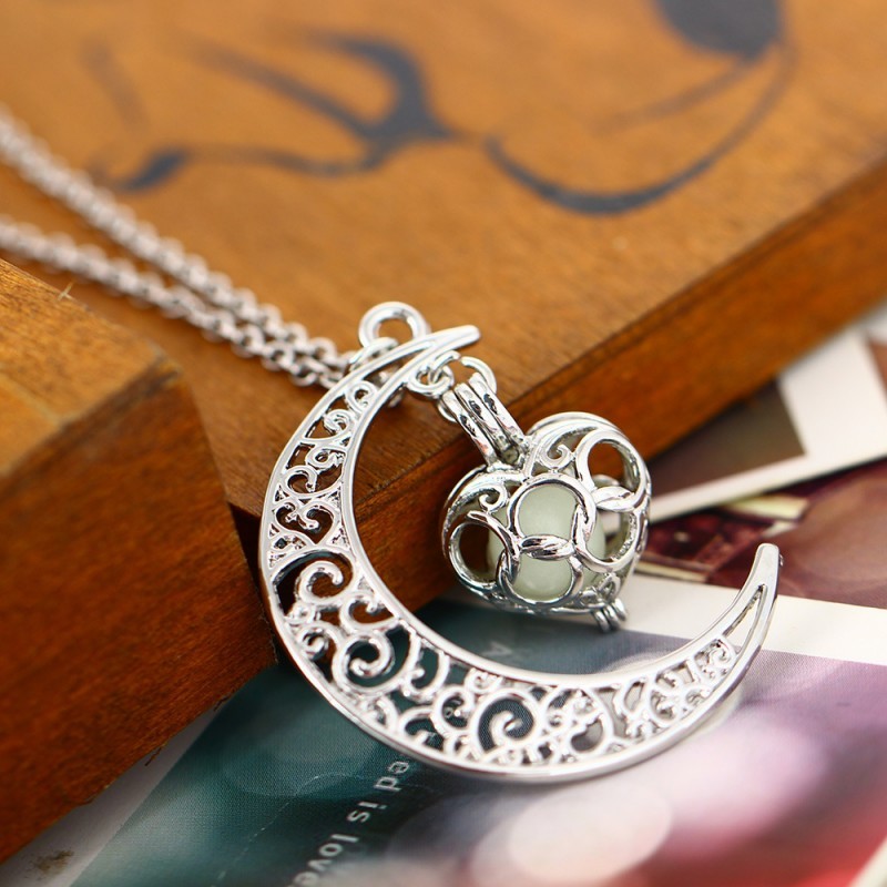 BoldlyBeautiful - Glowing Pendant Necklace with Silver Plated Chain