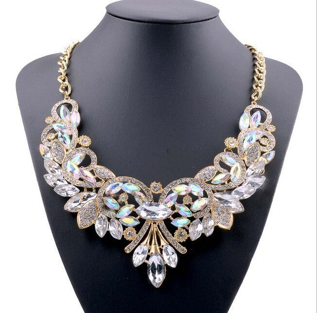 BoldlyBeautiful - Diamond Alloy Flower Necklace For Women